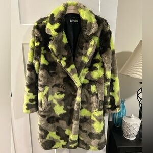 Apparis Jahaira Women's Green and Brown Camo Faux Fur Teddy Jacket Size Medium